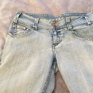 Adorable vintage mid rise Capri jeans